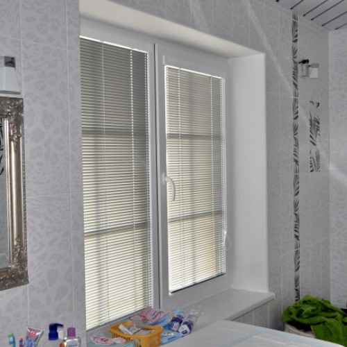 Horizontal aluminum blinds