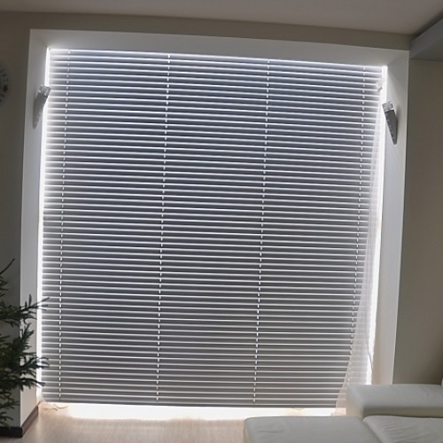 Horizontal aluminum blinds