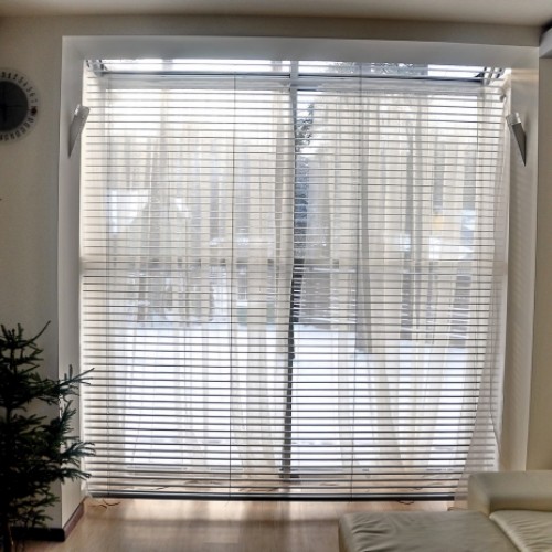 Horizontal aluminum blinds