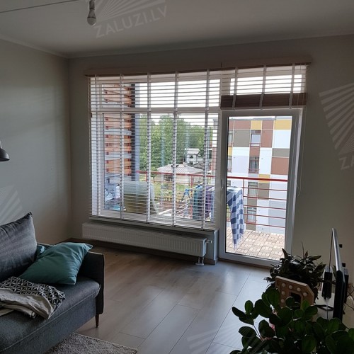 Horizontal wooden blinds