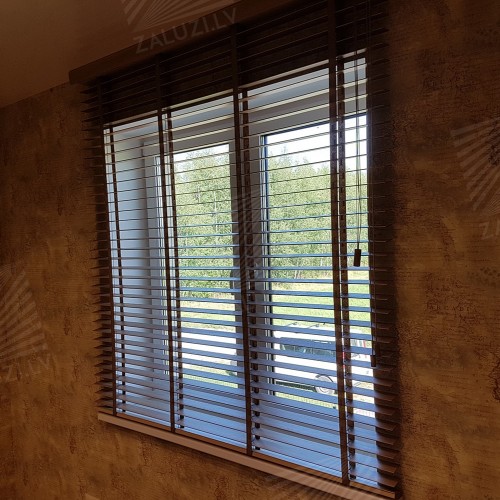 Horizontal wooden blinds