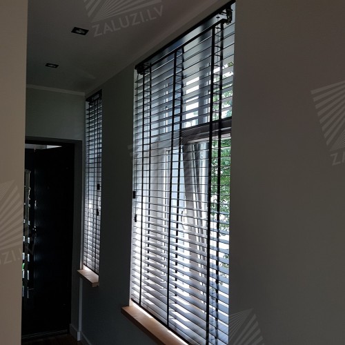 Horizontal wooden blinds