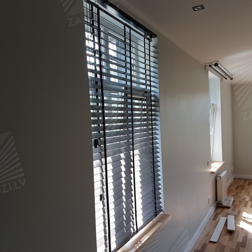 Horizontal wooden blinds