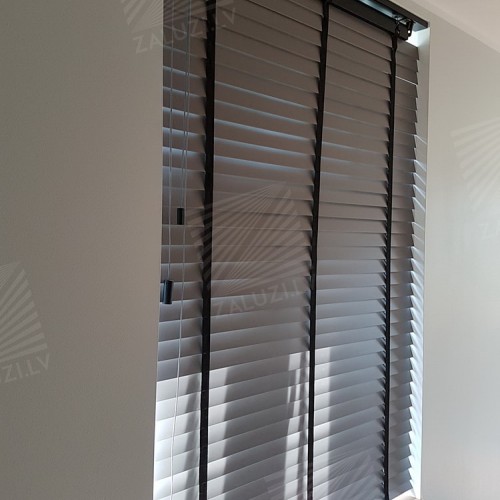 Horizontal wooden blinds