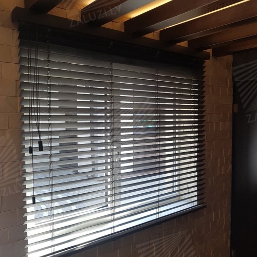 Horizontal wooden blinds