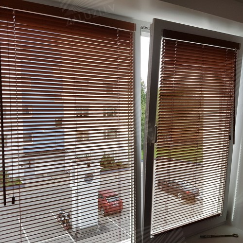 Horizontal wooden blinds