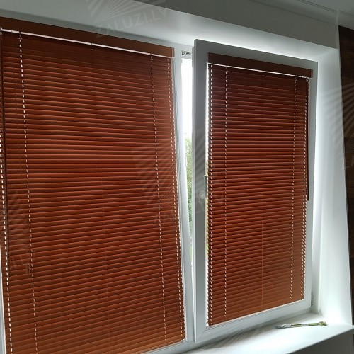 Horizontal wooden blinds
