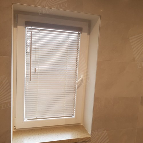 Horizontal wooden blinds