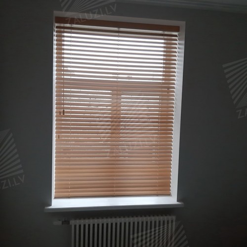 Horizontal wooden blinds