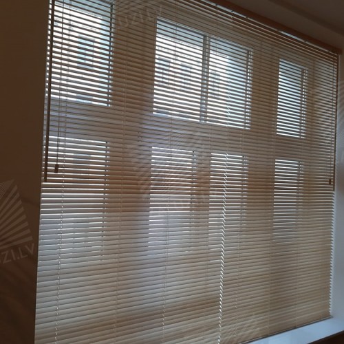 Horizontal wooden blinds