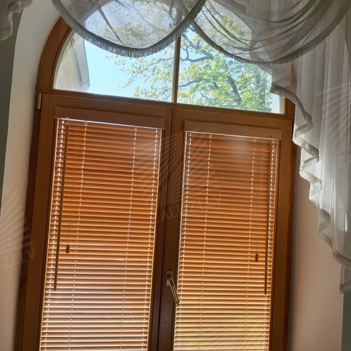 Horizontal wooden blinds