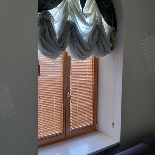 Horizontal wooden blinds