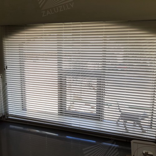 Horizontal wooden blinds