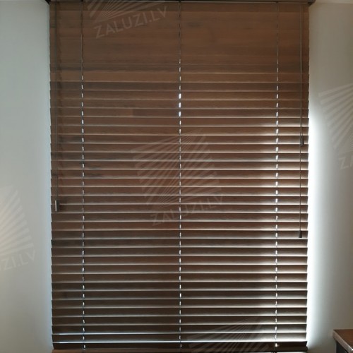 Horizontal wooden blinds