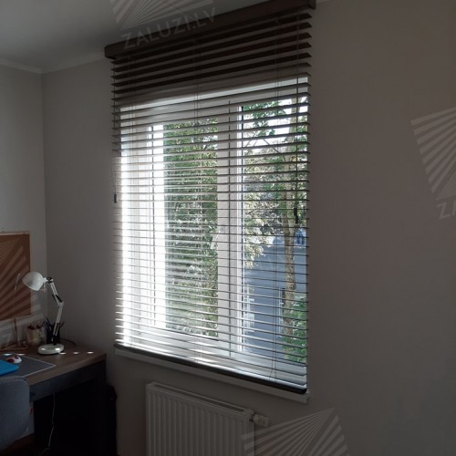 Horizontal wooden blinds