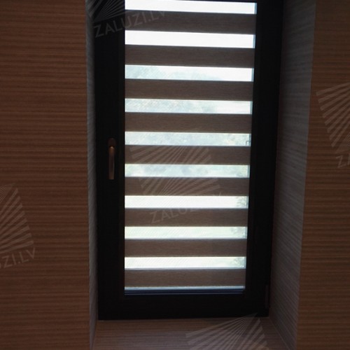 “Day-night” blinds