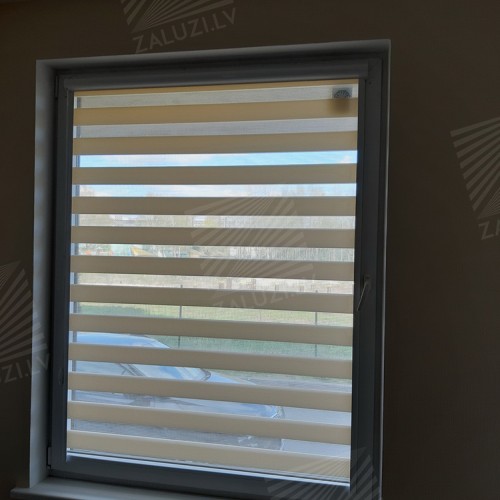 “Day-night” blinds