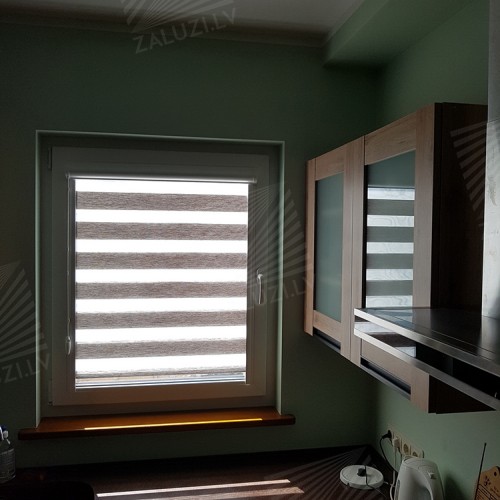 “Day-night” blinds