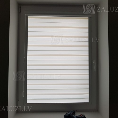 “Day-night” blinds