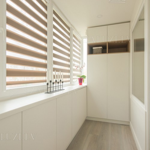 “Day-night” blinds
