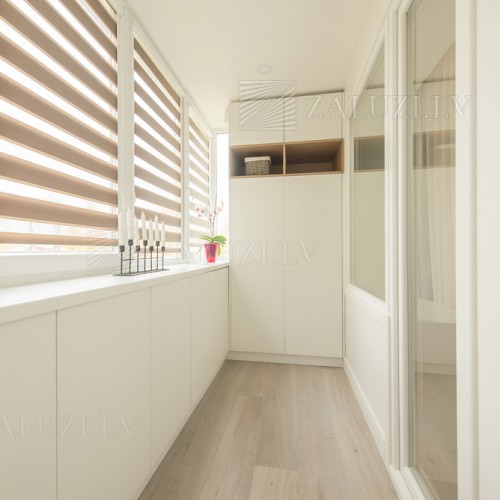 “Day-night” blinds