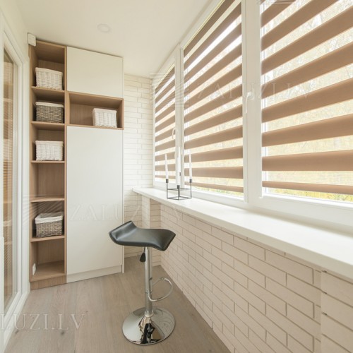 “Day-night” blinds