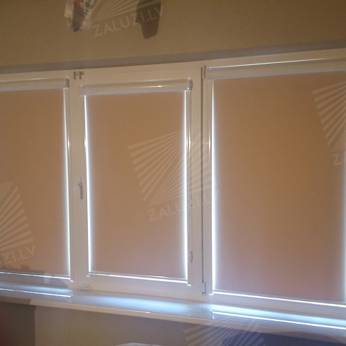 Cassette roller blind