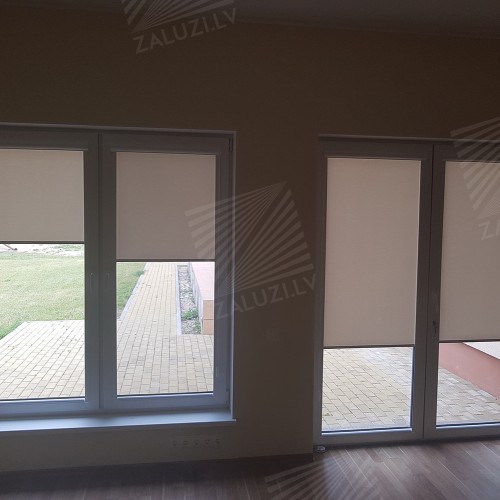 Cassette roller blind