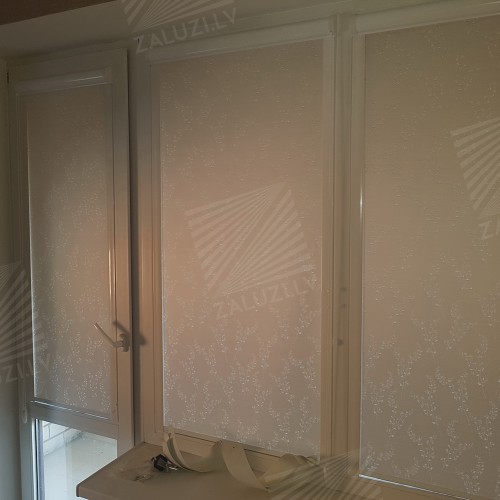 Cassette roller blind