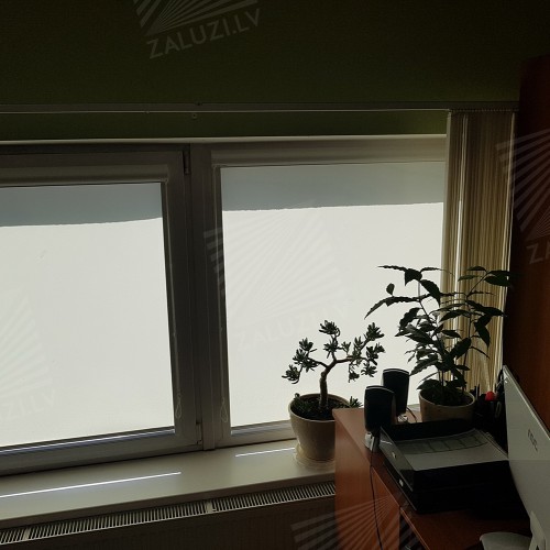 Cassette roller blind