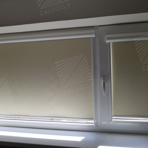 Cassette roller blind