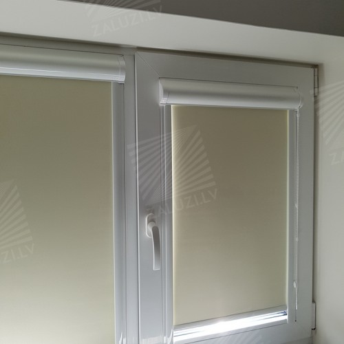 Cassette roller blind