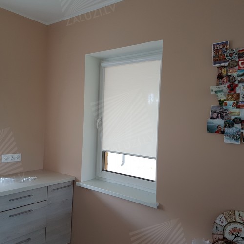 Cassette roller blind