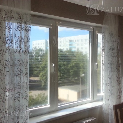 Sun protection roller blinds