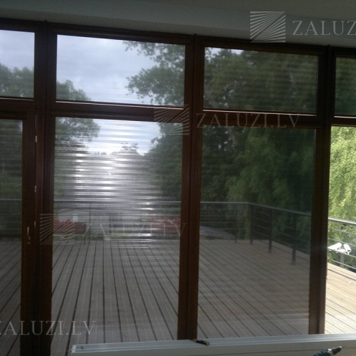 Sun protection roller blinds