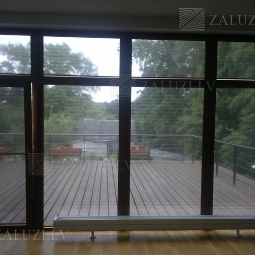 Sun protection roller blinds