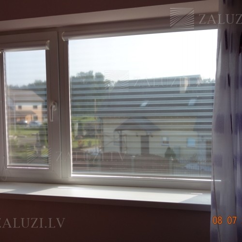 Sun protection roller blinds