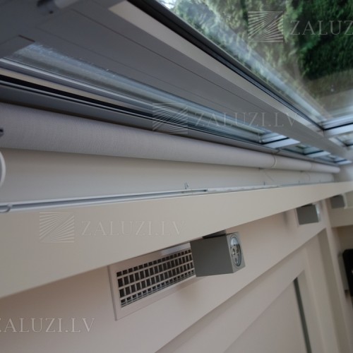 Sun protection roller blinds