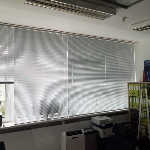 Horizontal aluminum blinds