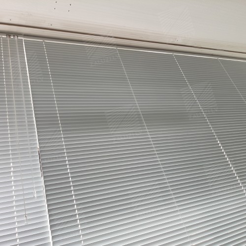 Horizontal aluminum blinds