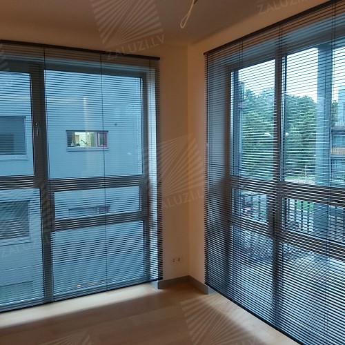 Horizontal aluminum blinds