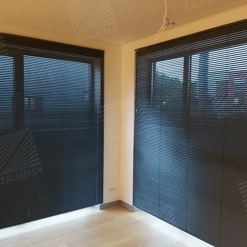 Horizontal aluminum blinds