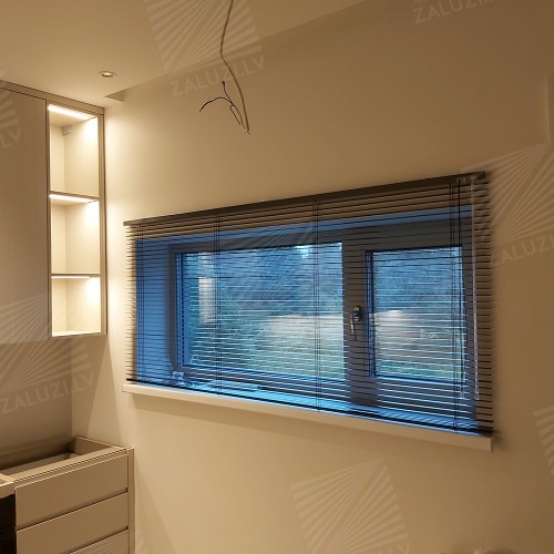 Horizontal aluminum blinds